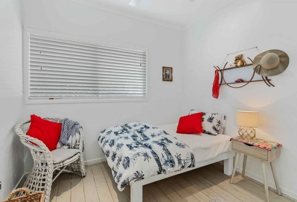 Burleigh Coastal Escape 4BR Home