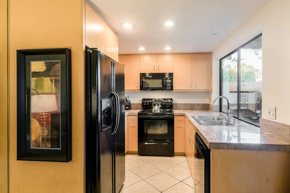 2501 N Indian Canyon Condo Unit 601 1 Bedroom 2 Bathrooms Condo