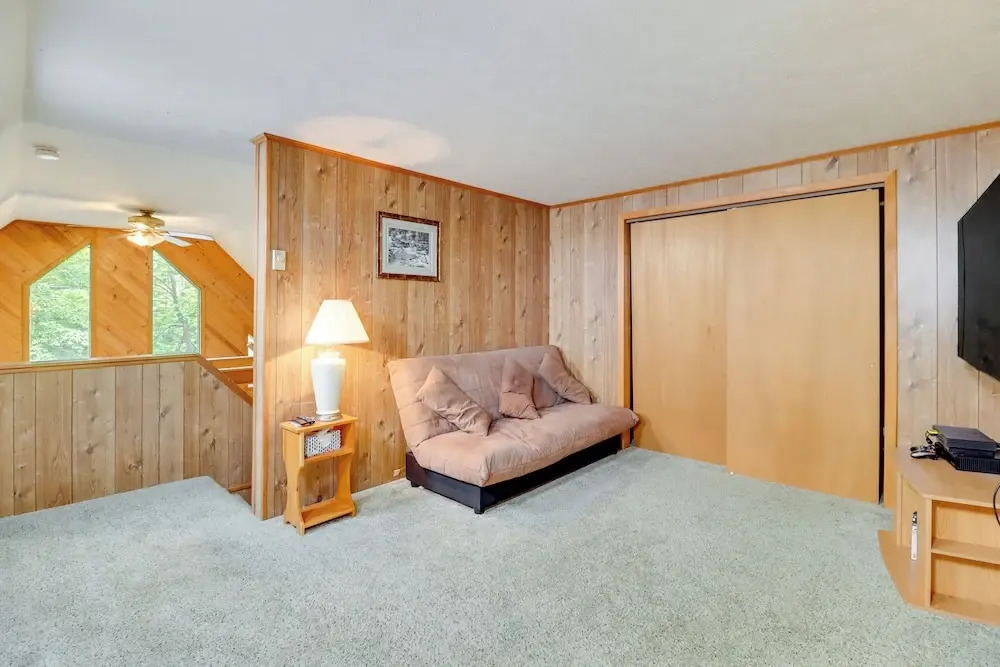 Lake Access & Decks: Pet-friendly Poconos Cabin!