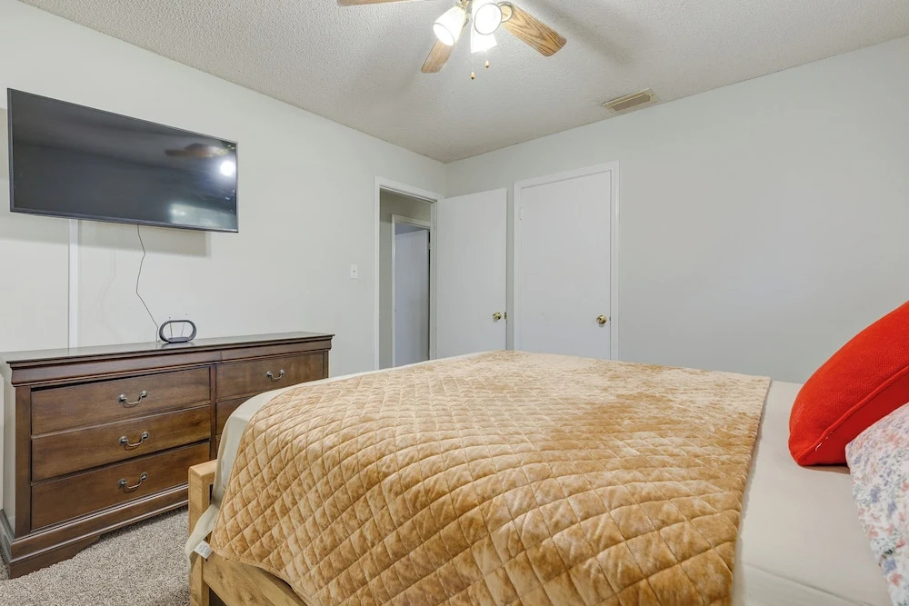Charming Satsuma Home ~ 14 Mi to Mobile!