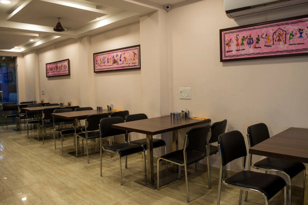 OYO Rooms Sargam Cinemas