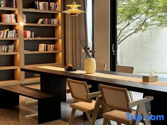 Xianju Chun and Qingxi Homestay