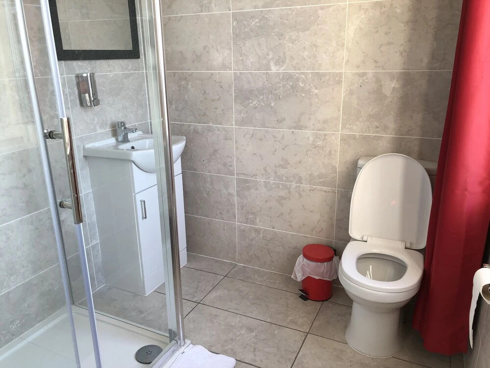 Red Roomz Hotel