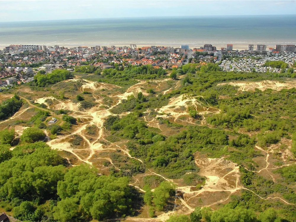 Modern beachside apartment in Bray-Dunes close to De Panne