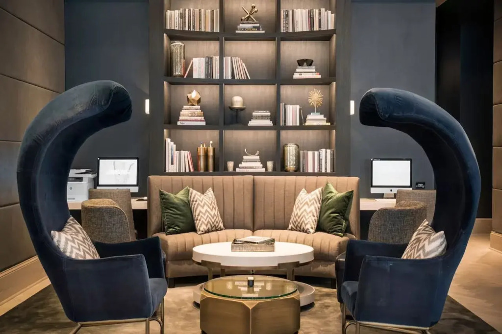 LondonHouse Chicago, Curio Collection by Hilton