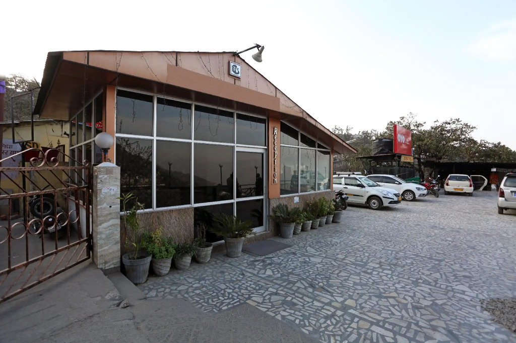 OYO 899 Dwaper Hotel