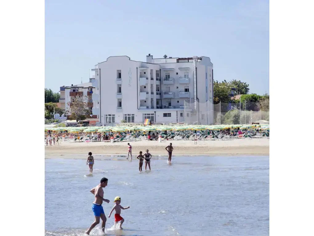 Iones Hotel