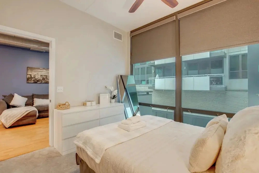 Near Fulton Market! Walkable West Loop Condo