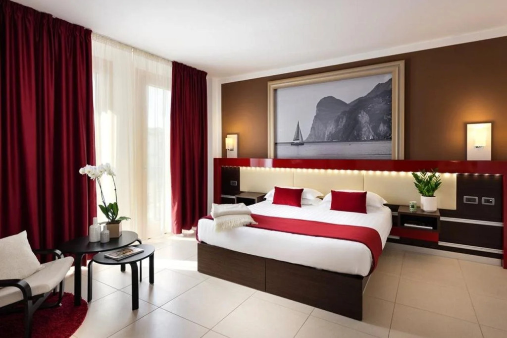 Kairos Garda Hotel