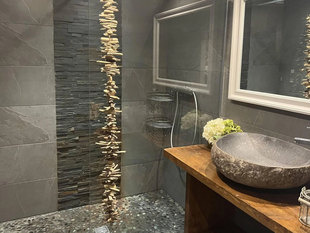 Charming 8-person chalet with fireplace near the centre of Les Deux Alpes