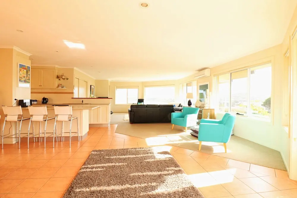 Bar Beach House
