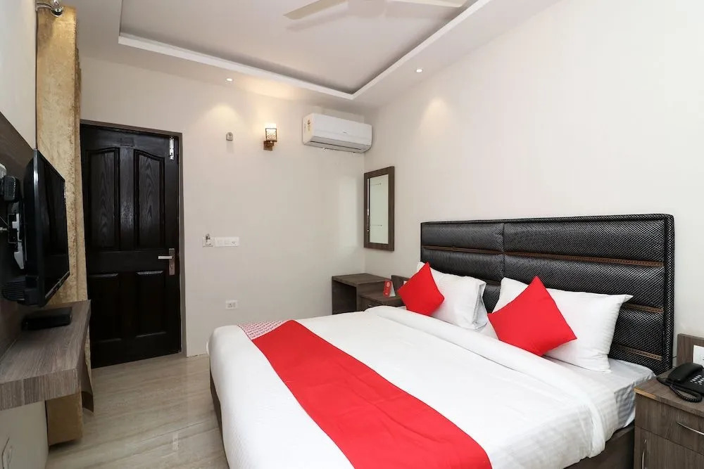 FabHotel Starhood - Manikonda
