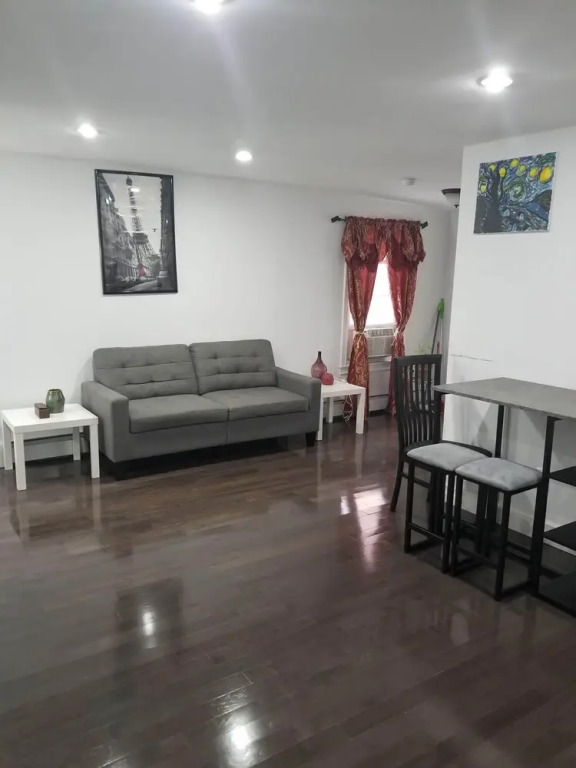 2 Bed Rooms Shared Brooklyn Apartment