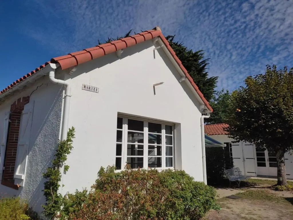 Maison Charmante Près Plage et Forêt, 5 Ch., Jardin, Parking, Quartier Calme - FR-1-652-2