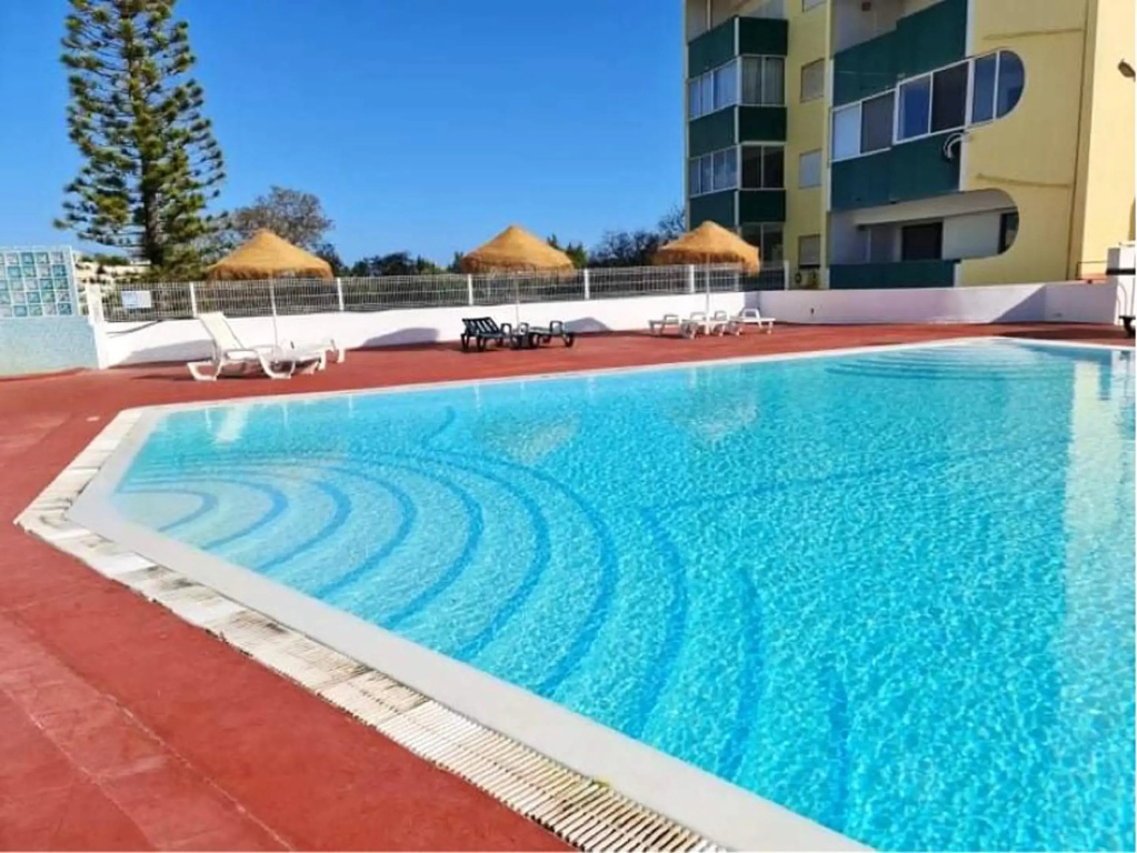 One bedroom appartement with city view shared pool and furnished garden at Vilamoura Quarteira 1 km away from the beach