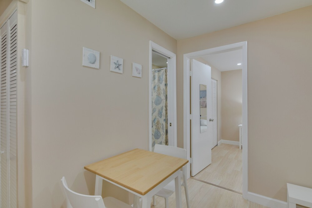 Refreshing Miami Apartment: 4 Mi to the Beach!