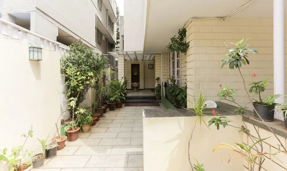 Fabhotel White Lotus