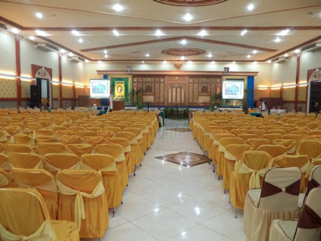 Yusro Hotel Restaurant & Convention