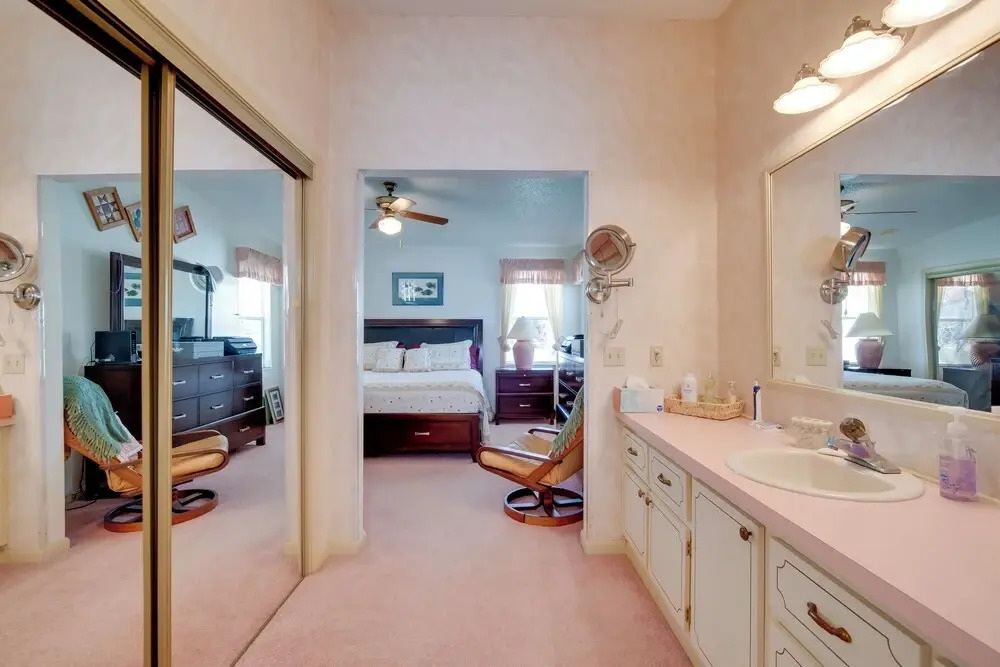 Lady Lake House with Lanai and Community Pool!