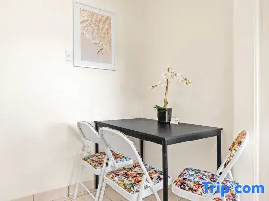Well-Located Single Room in Auburn - Near Station and Shops - Shared Bathroom