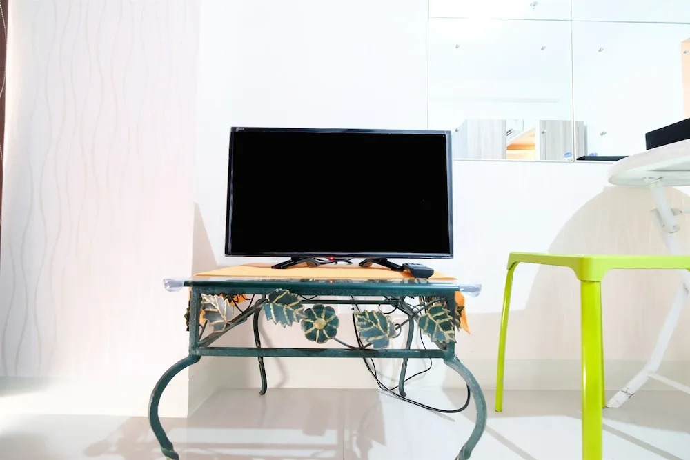 Studio Cozy with City View at Signature Park Grande Apartment By Travelio
