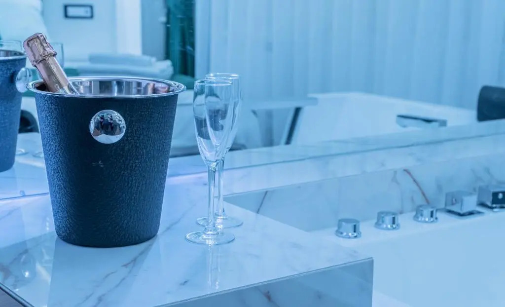 9 Nine - Luxury Apartments & Suites