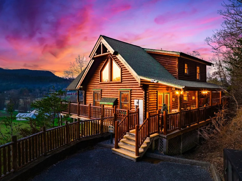 Smoky Sunset Vista w HotTub Pool M View