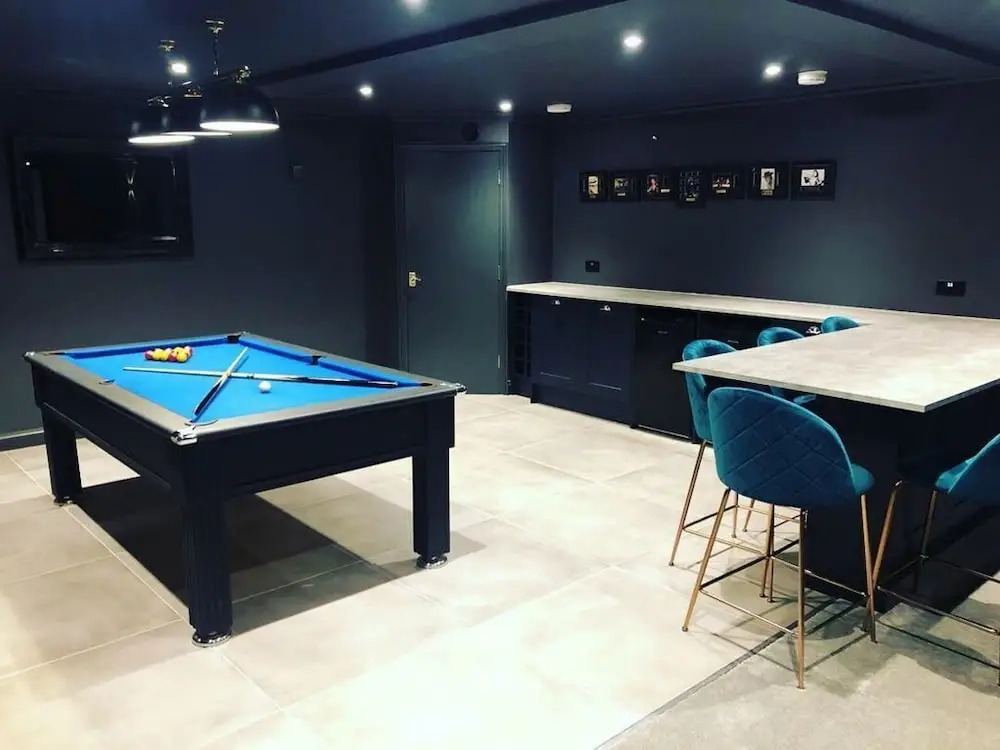 Beautiful Family Home With 42ft Pool & Cinema Room