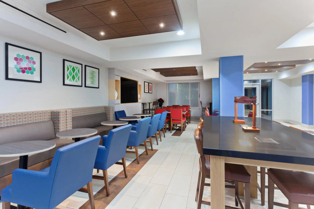 Holiday Inn Express Elk Grove West I-5 by IHG
