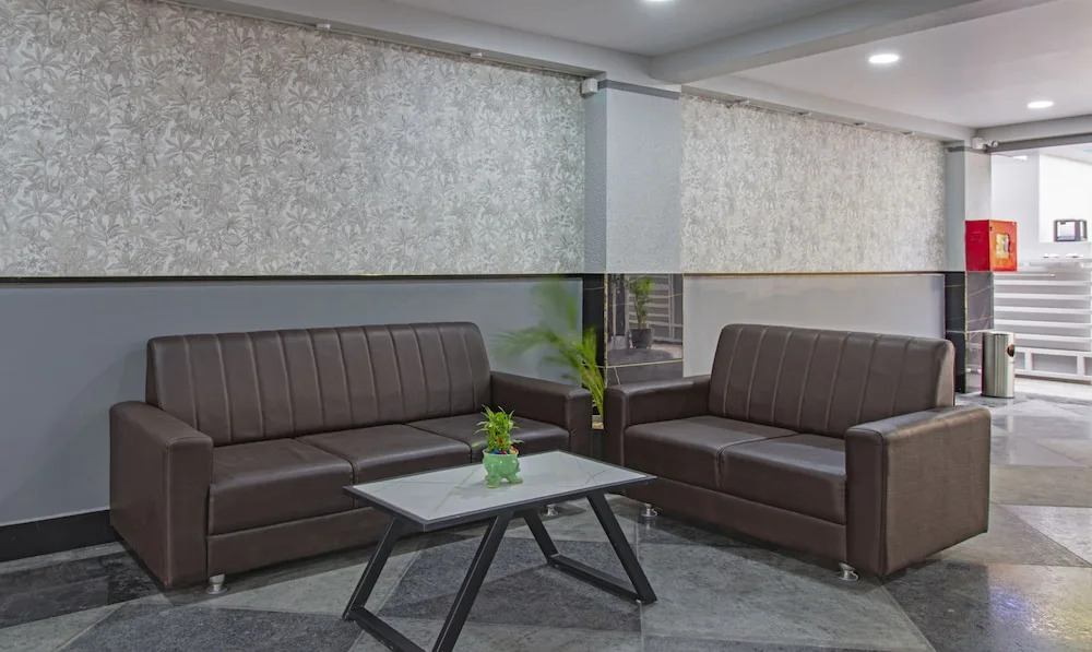 Treebo Abhi Suites, 400 M From Guntur Junction