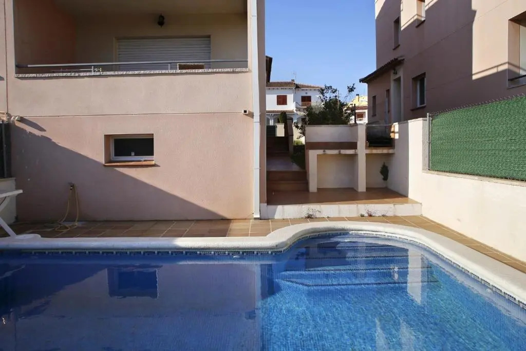 AT130 Casa con piscina privada, aire acondicionado y garaje