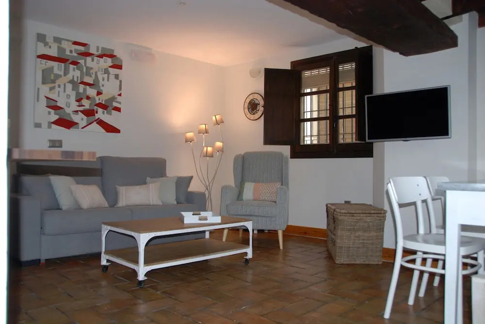 Aljara Corredera Apartment by JITKey