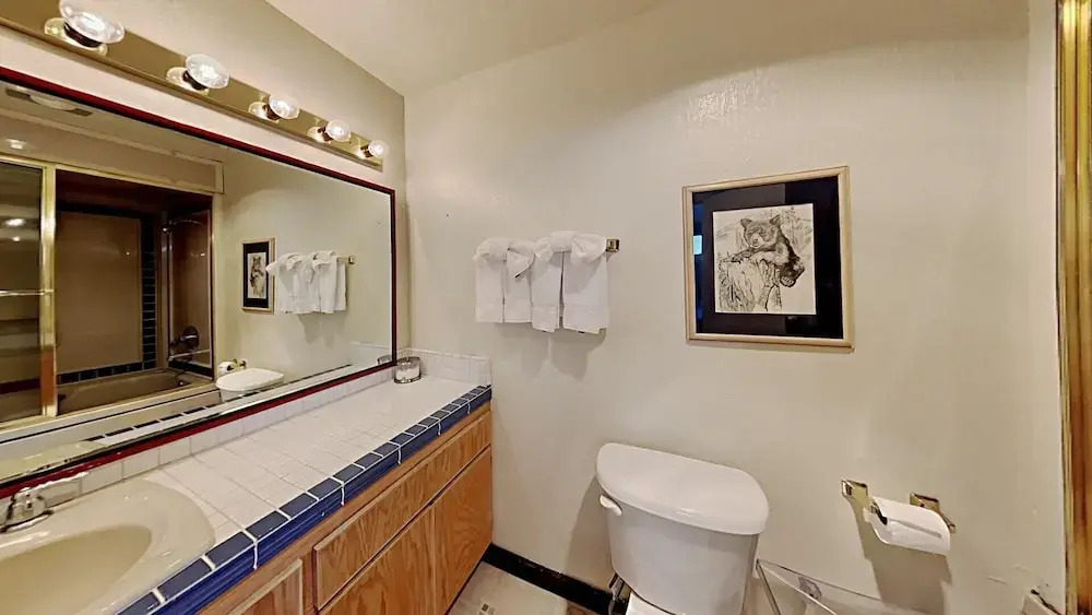 Slopeside Four Bedroom Homes at 1849 Condos - Free Wifi and Parking! by RedAwning