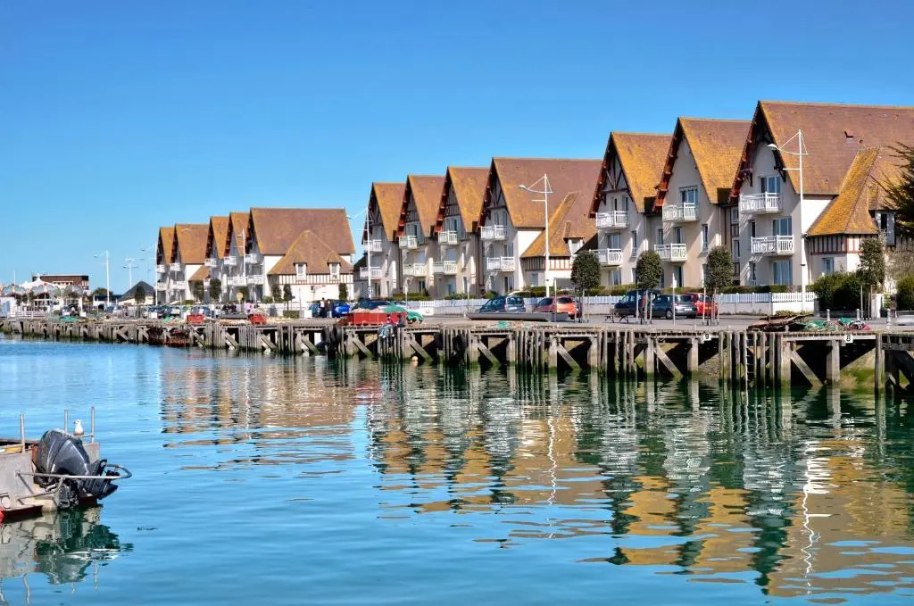 Appartement dos à la marina - Proche de la plage