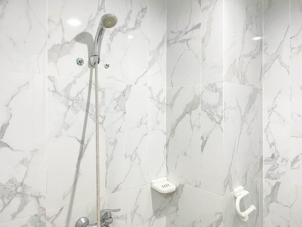 Contemporary And Restful 2Br At Apartment Anwa Residence