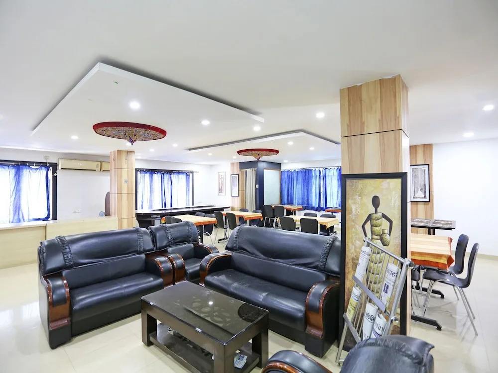 OYO 2794 Hotel Plaza Inn