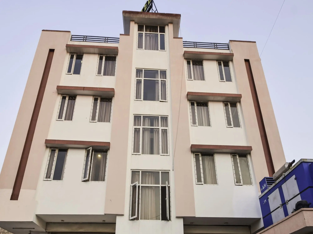 OYO 24041 SilverKey Corp Residency