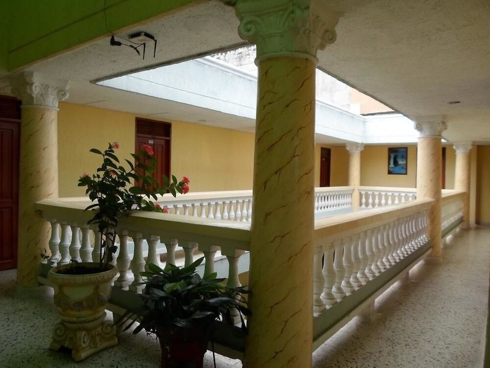 Hotel Colonial Inn