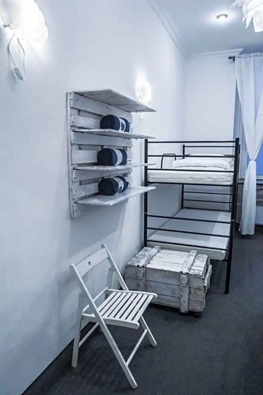 FlyFly Hostel , darmowy parking , rezerwuj przez urządzenia mobilne -10 procent