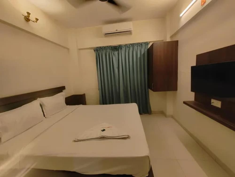Fabhotel Ar Residency I