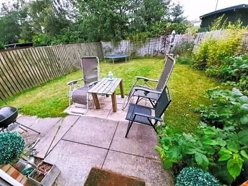 2bed Guest Wing - Charming Glasgow Villa - off M8 M80