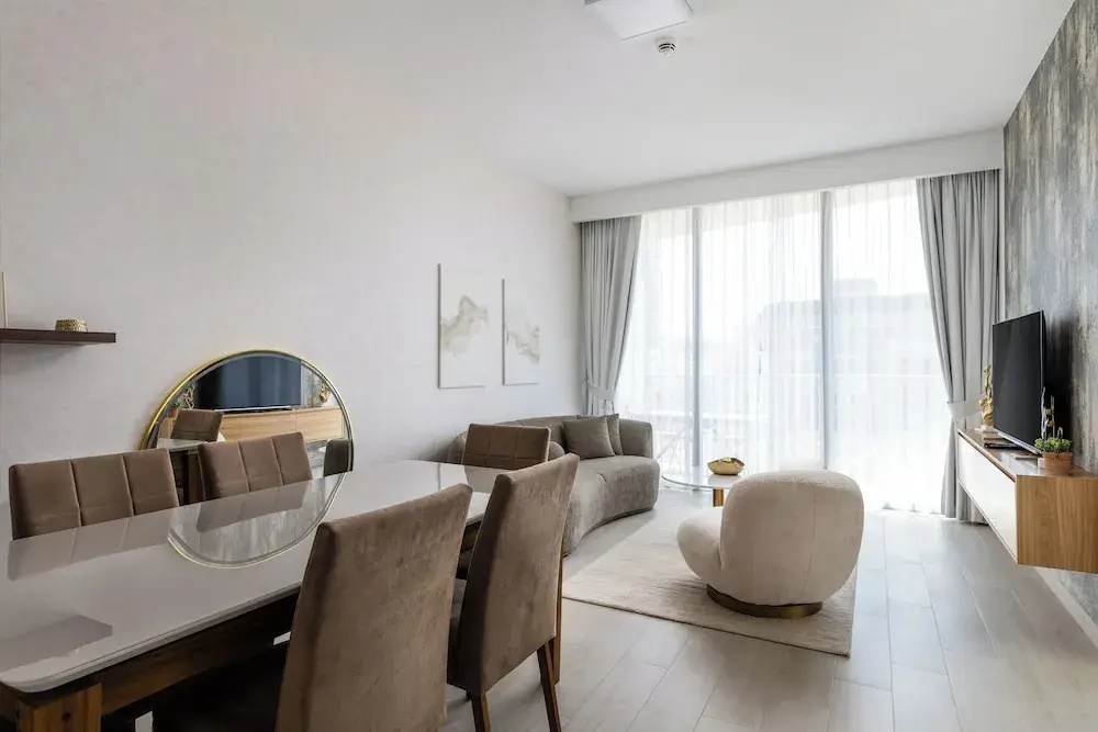 Waves - Urban Chic 1BR Apt With Maid