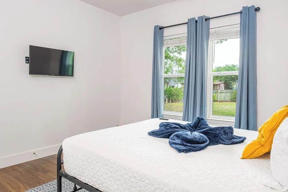 Cozy and Gorgeous 2br/1ba Near Amazing Downtown