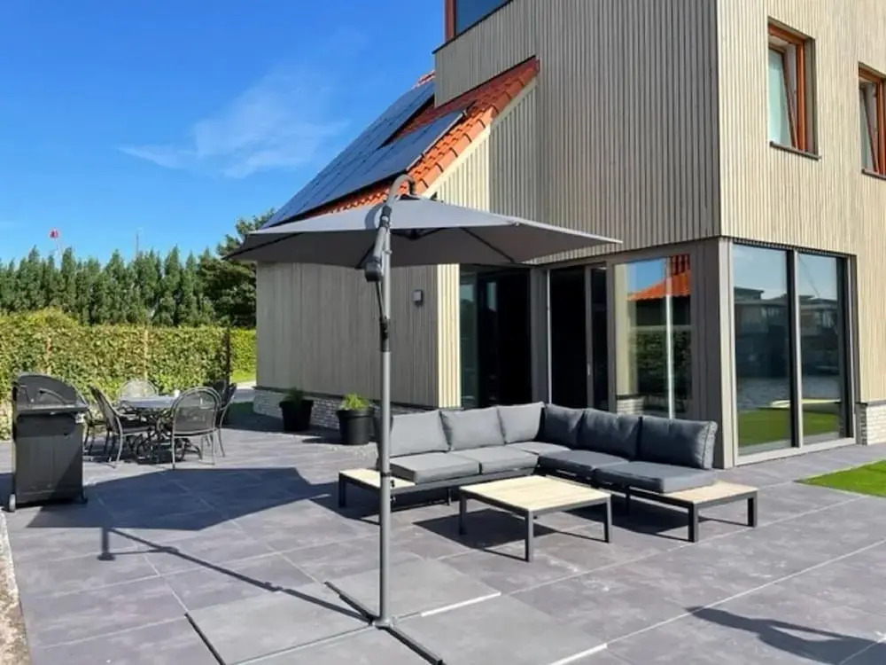 Water Villa in Heeg by Heegermeer