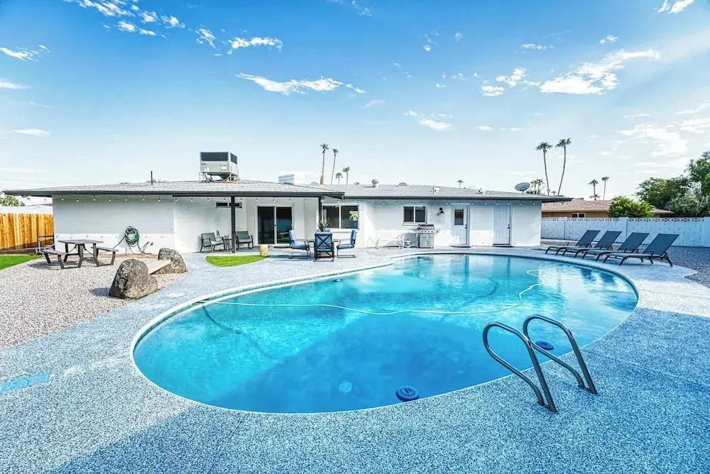 3BR Sleeps 8 Pool Putting Green BQQ Large Island!