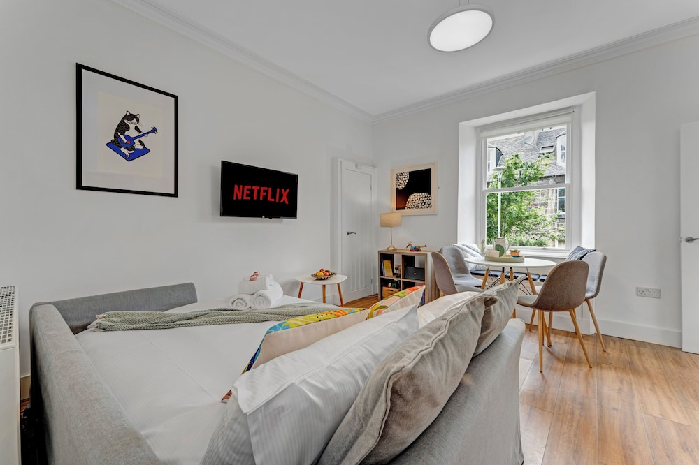 Stylish 2-Bed Villa Garden Central Edinburgh