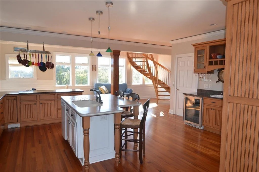 727 Twelve Oaks 4 Br Home by RedAwning