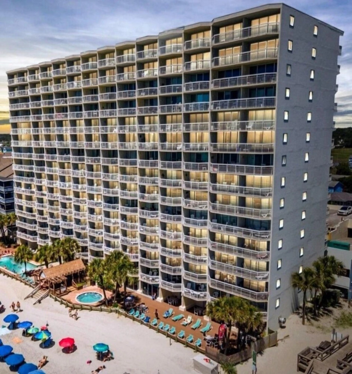 Waters Edge Resort, Unit 701, 1012 Waccamaw Drive 3 Bedroom Condo by Redawning