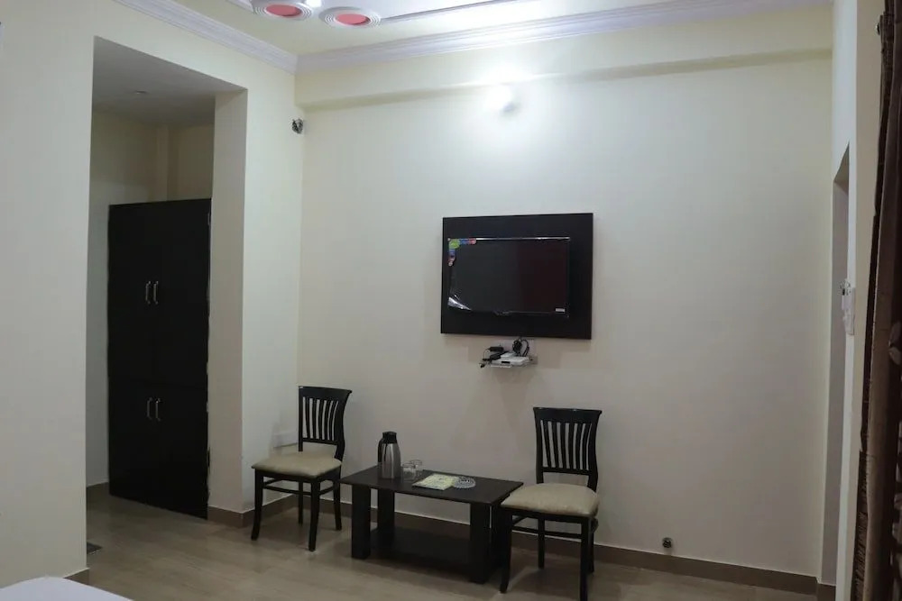 Royal Zayka Hotel & Restaurant