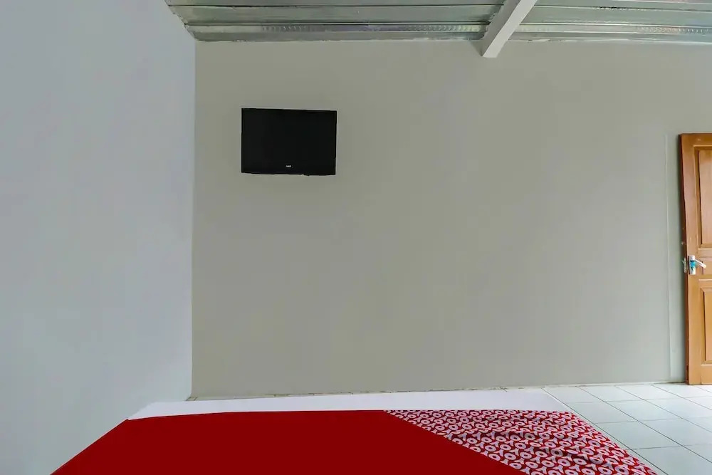 OYO 90809 Homestay Black Pink Merah Jambu Syariah